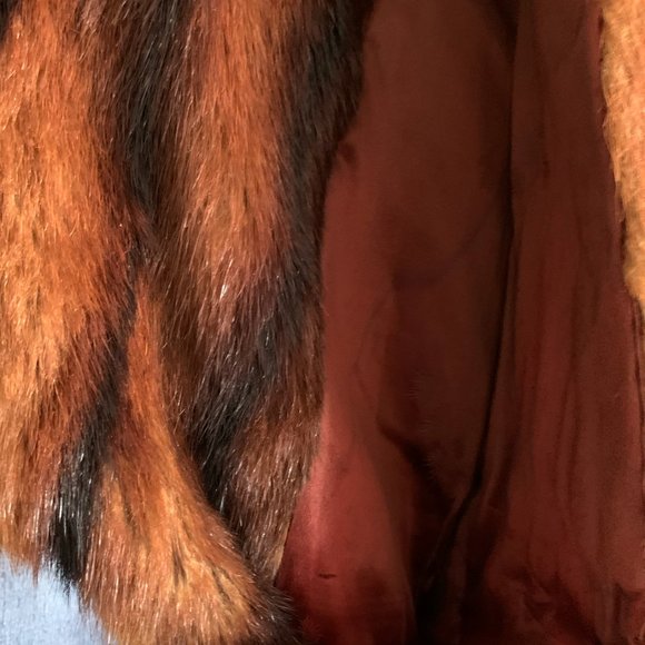 Elegant and Chic: Mink Fur Cape in Excellent Condition - Picture 7 of 7